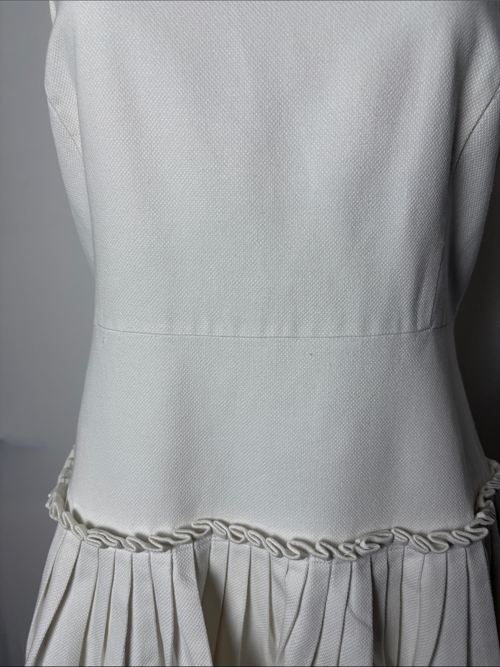 Classic White Sleeveless Pleated Skirt Dress - Picture 4 of 8